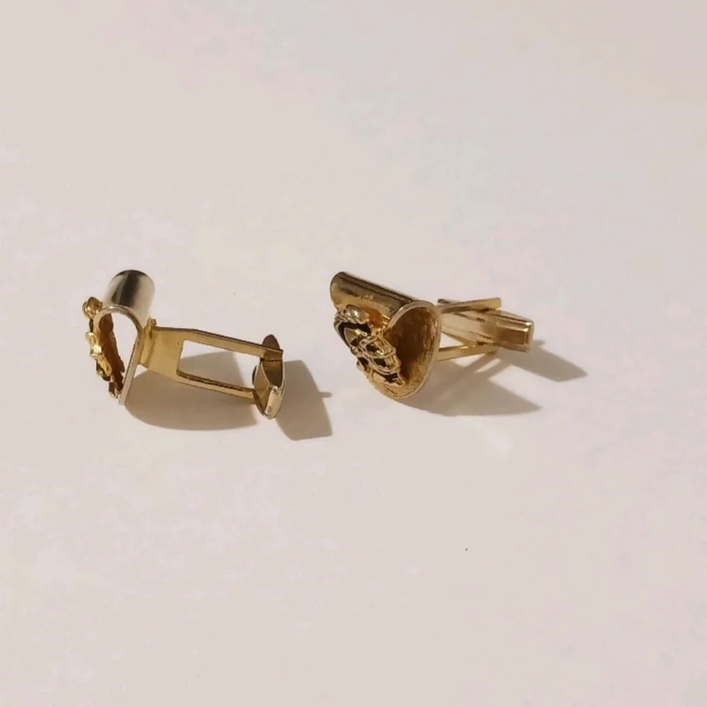 VTG Roman Soldier Warrior Cufflinks Gold Tone Black Enamel Mid Century Knight